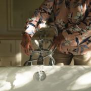 monza badante doccia anziani igiene personale aes domicilio